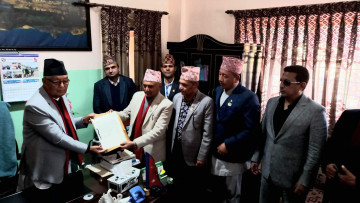 गण्डकीको मुख्यमन्त्रीमा एमालेका खगराजको दाबी पेस, मनाङेको पनि समर्थन 